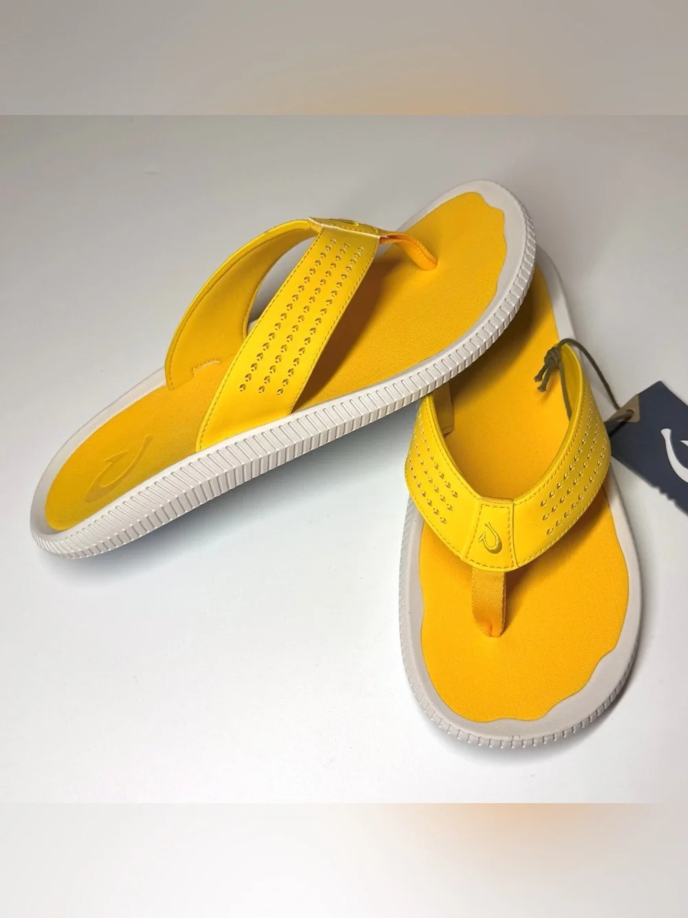 OluKai Ulele Men's Beach Sandals, Water Resistant Flip Flops Size- 11